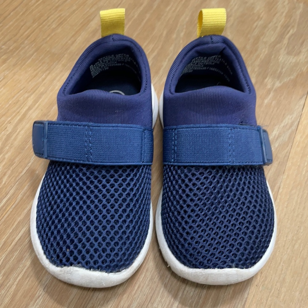 Cat and Jack water shoes